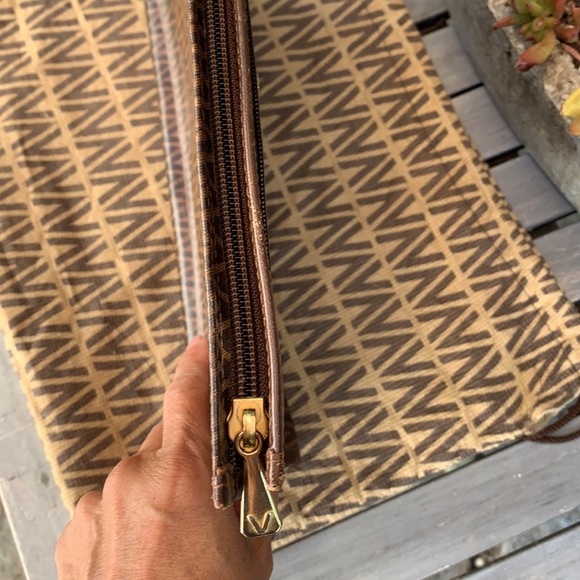 Mario Valentino zippered clutch w dust cover - Picture 12 of 16